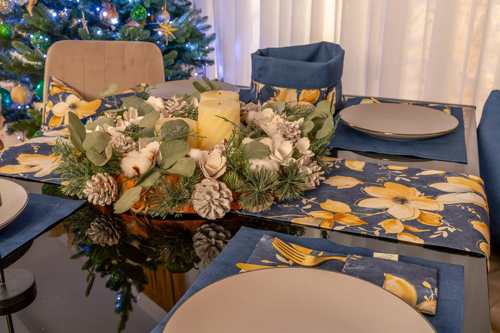 Winterblüte Tischläufer Blau