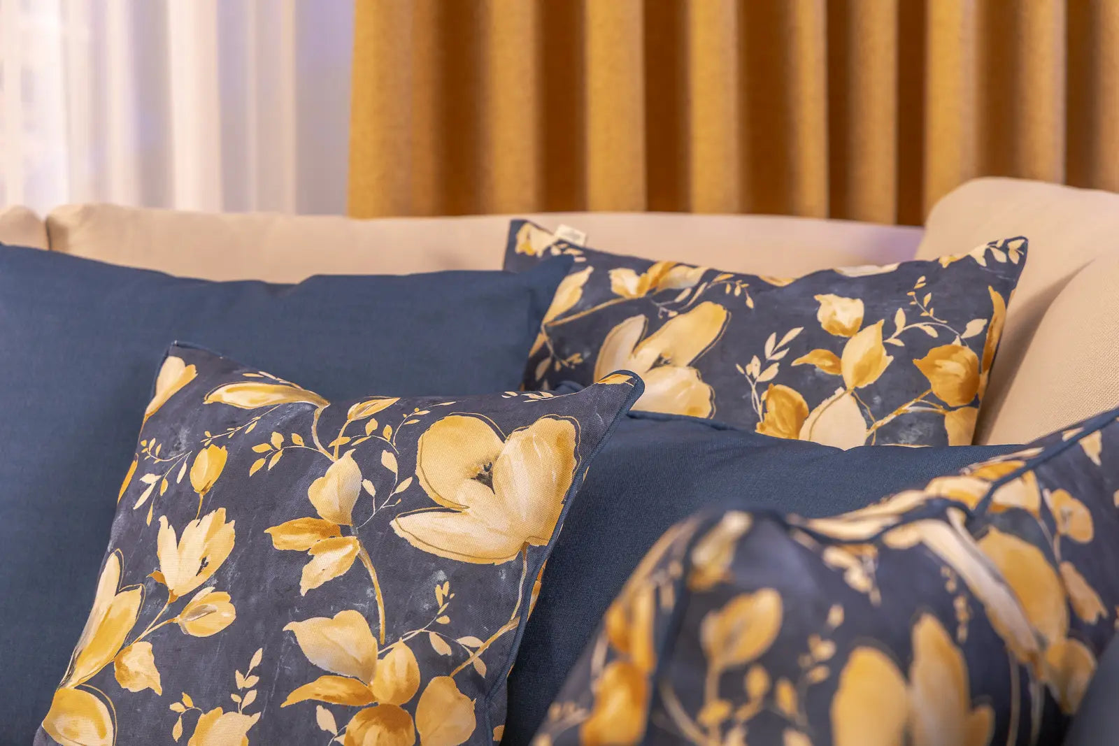 Winterblüte Kederkissen Blau