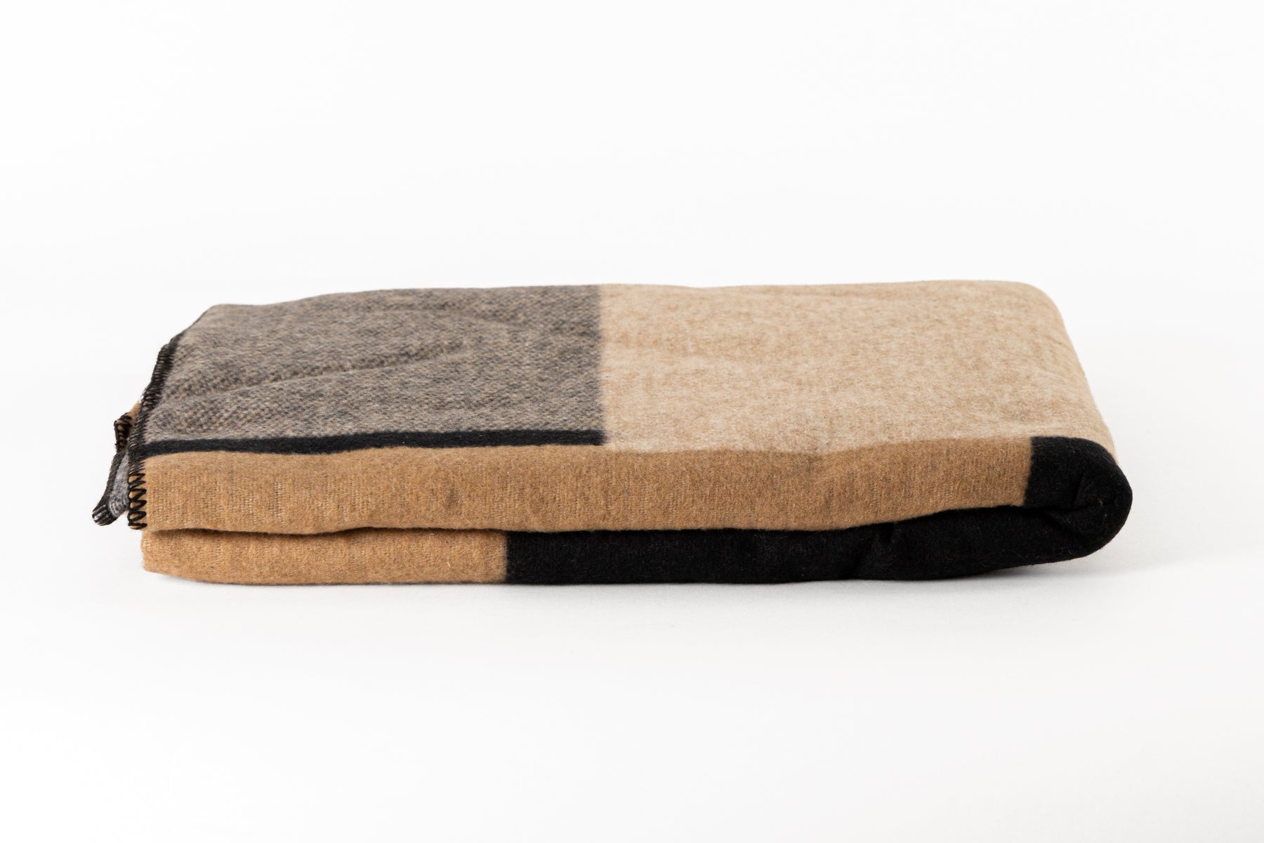 Kuscheldecke Kontur, gefaltet