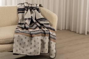 Kuscheldecke Nord, auf dem Sofa