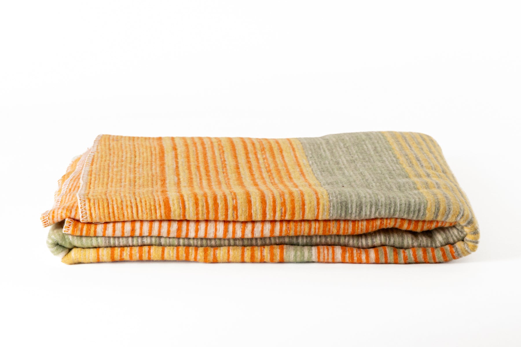 Kuscheldecke Salbei, gefaltet